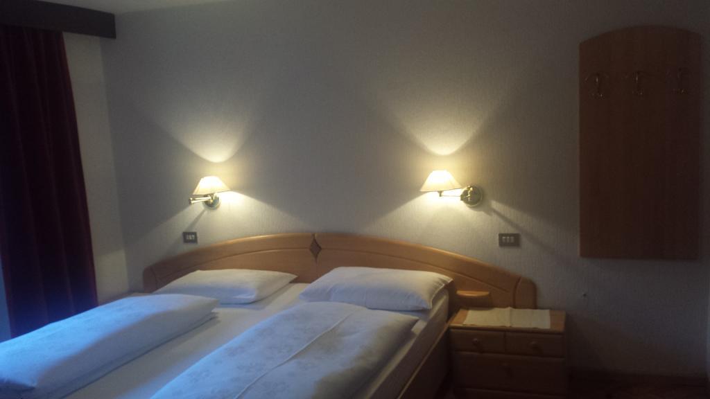 Hotel Garni Gardena - Appartments Santa Cristina Val Gardena Oda fotoğraf