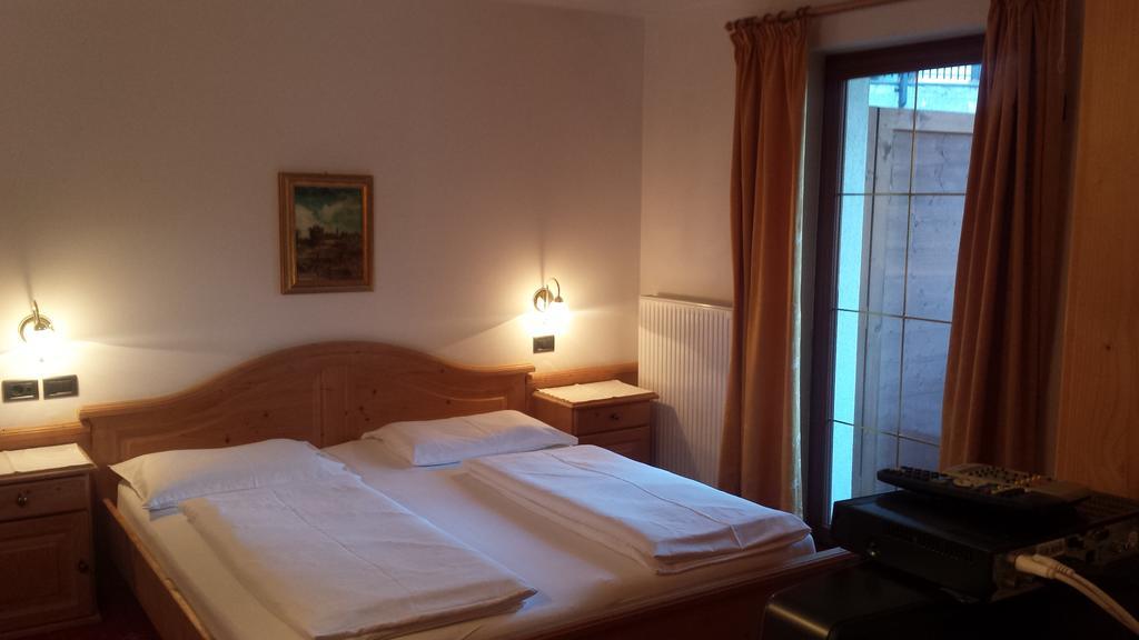 Hotel Garni Gardena - Appartments Santa Cristina Val Gardena Oda fotoğraf