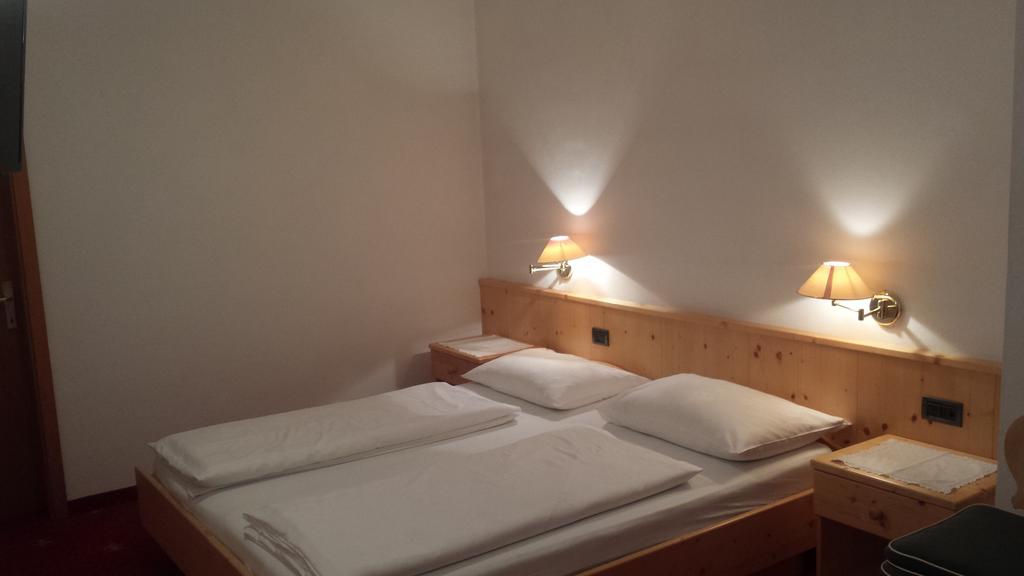 Hotel Garni Gardena - Appartments Santa Cristina Val Gardena Oda fotoğraf